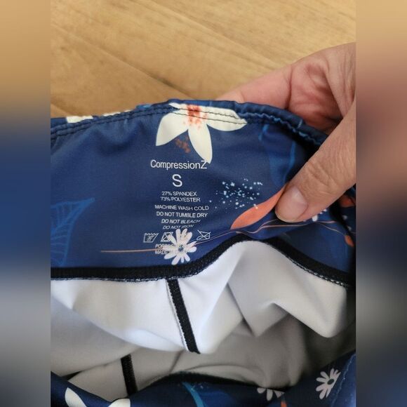 COMPRESSIONZ ,‎ Compression Leggings - Blue Flowers, Size Small - Picture 7 of 8